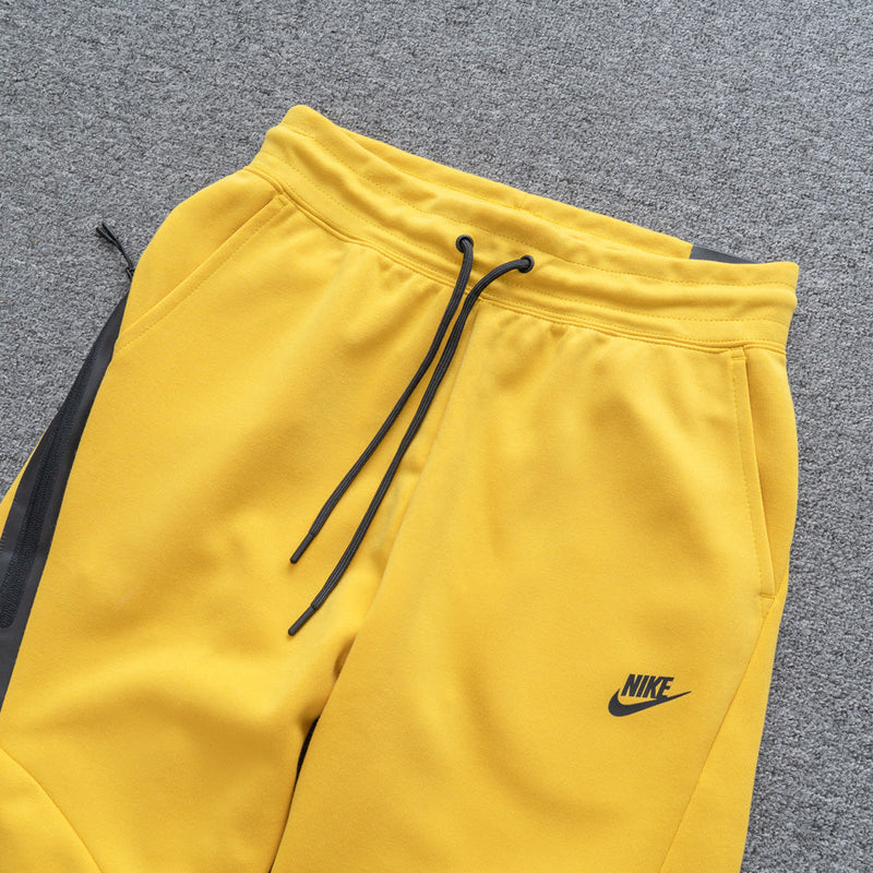 Calça NK Tech Fleece Amarelo