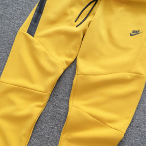 Conjunto NK Tech Fleece Amarelo