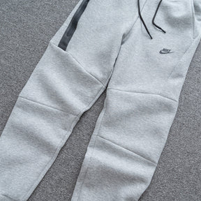 Calça NK Tech Fleece Cinza