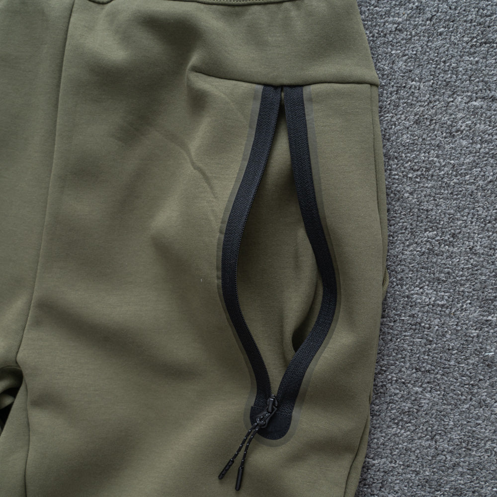 Conjunto NK Tech Fleece