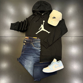 Kit com Blusão Jordan, Tênis Air Jordan, Boné NK e Calça Jeans