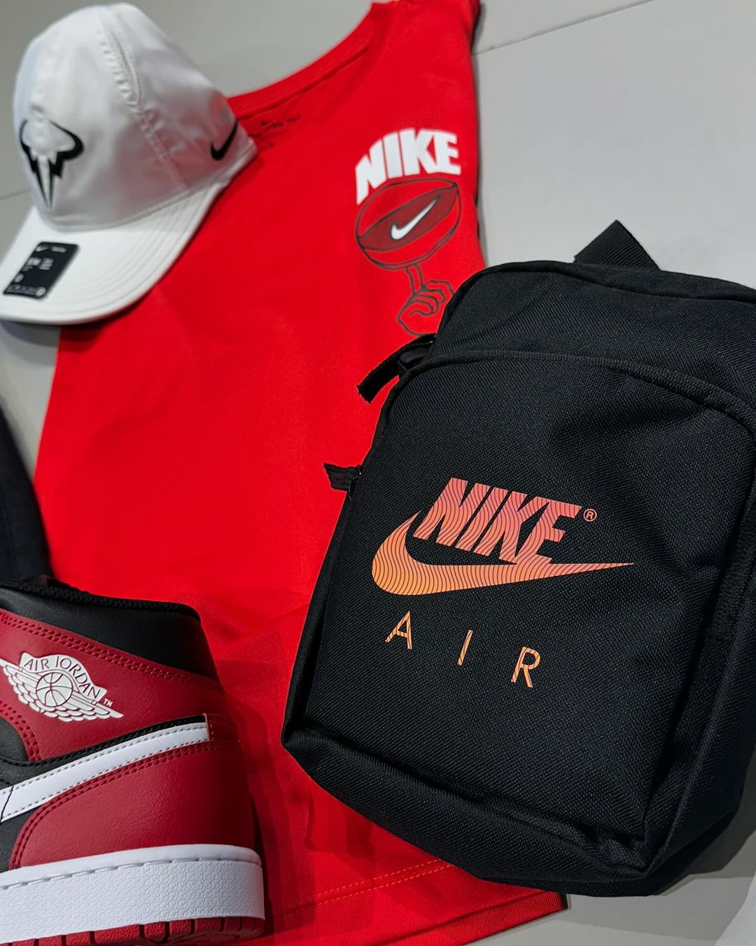 Combo NK, Kit NK, 1 Tênis Air Jordan, 1 Bag e 1 Boné NK